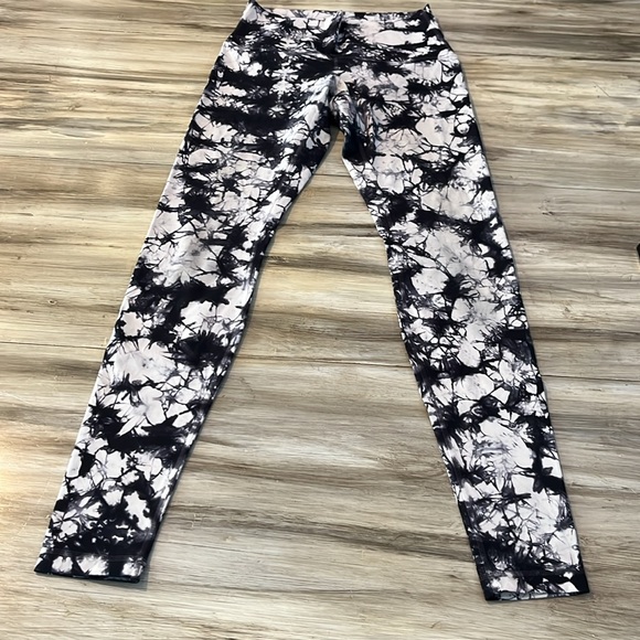 Lululemon leggings size 8 - Picture 6 of 7